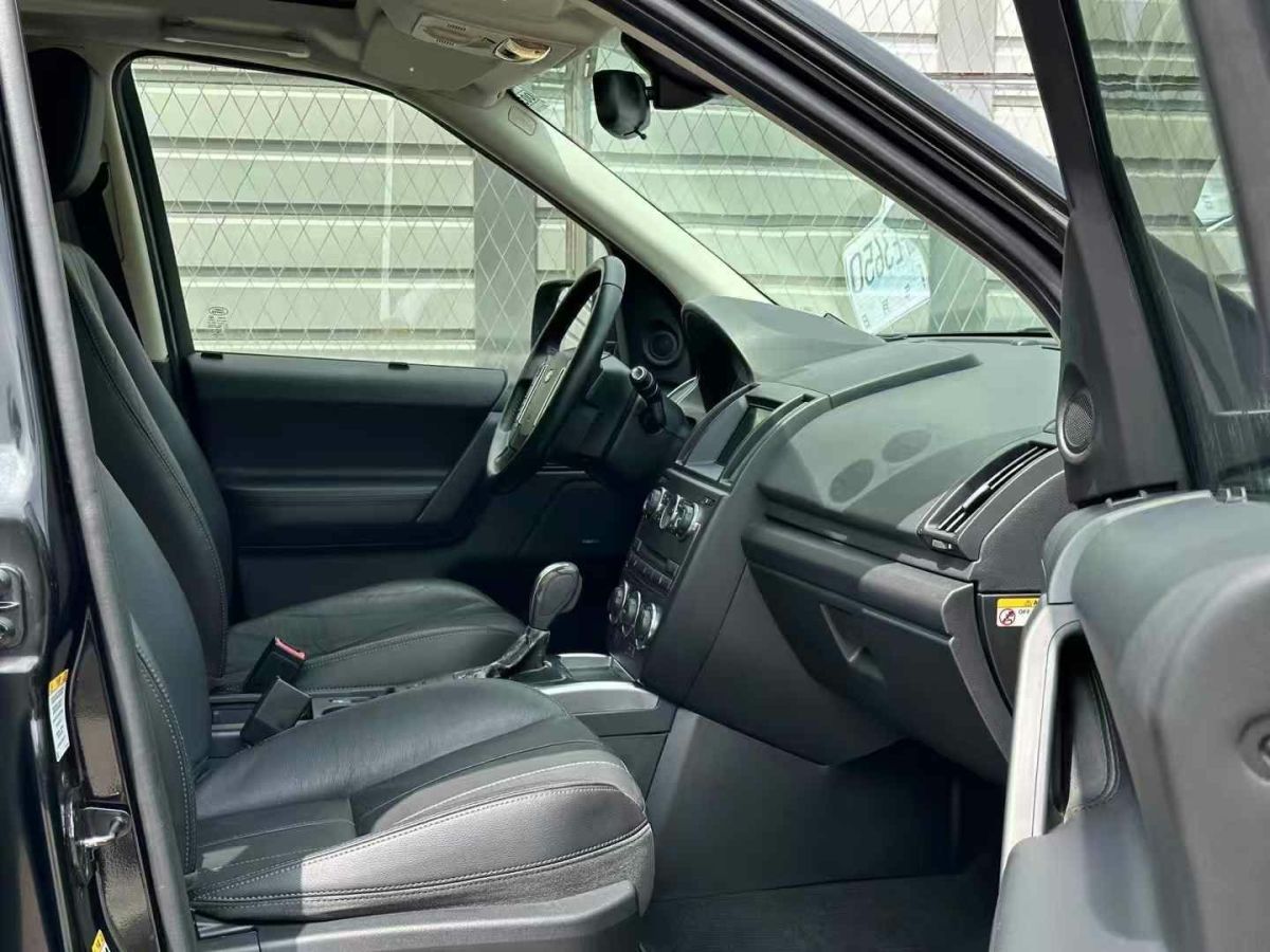 路虎 發(fā)現(xiàn)  2014款 4 3.0T SDV6 HSE圖片
