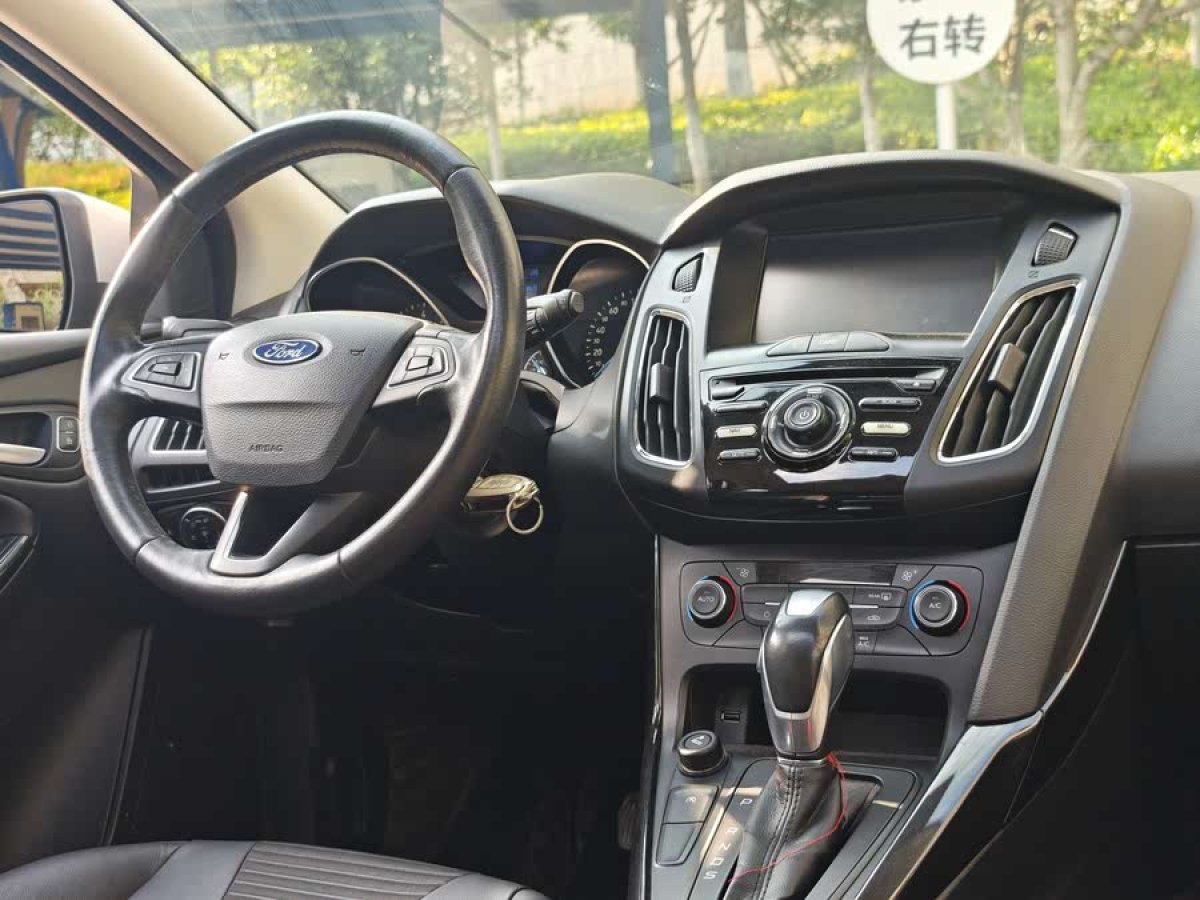 福特 ?？怂? 2015款 兩廂 EcoBoost 125 自動超能風(fēng)尚型圖片