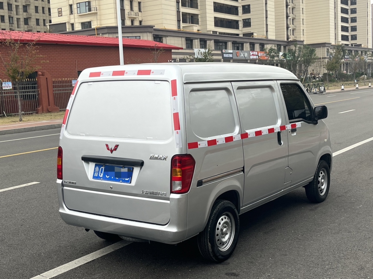 五菱 五菱之光  2019款  1.2L 廂式運(yùn)輸車實(shí)用型2座圖片