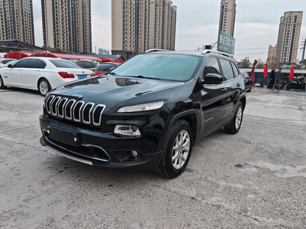 Jeep 自由光  2016款 2.4L 專業(yè)版圖片