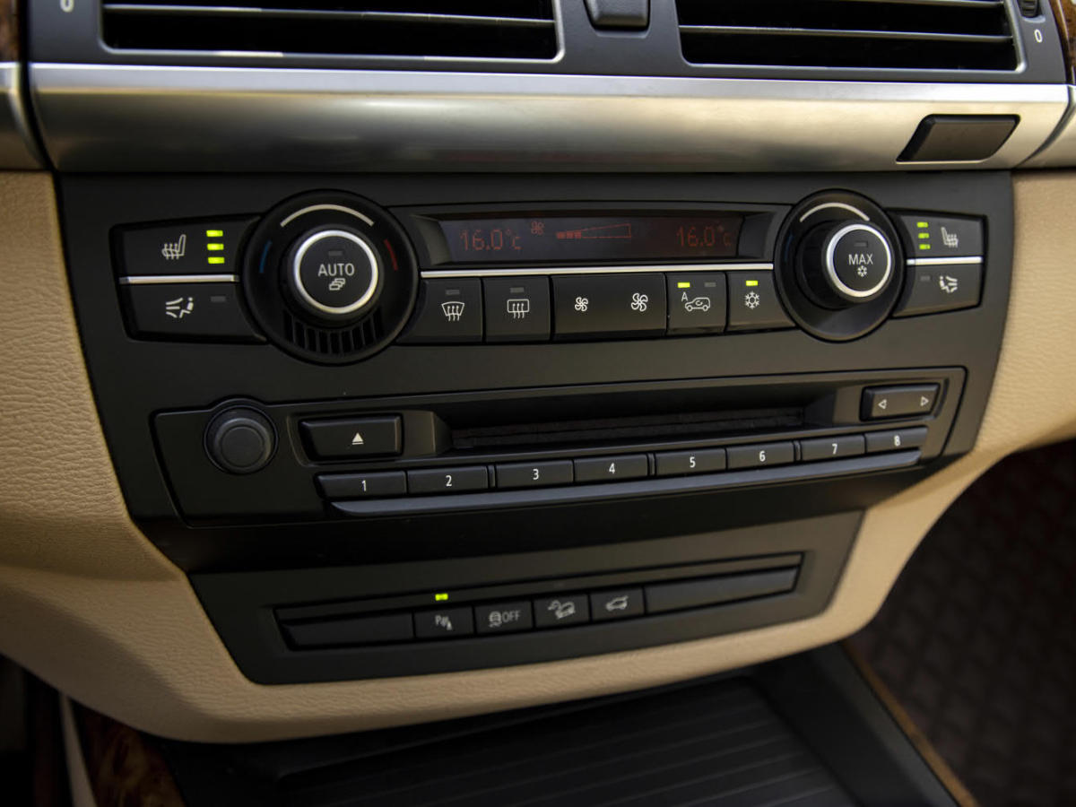 2012年6月宝马 宝马X5  2011款 xDrive35i 豪华型