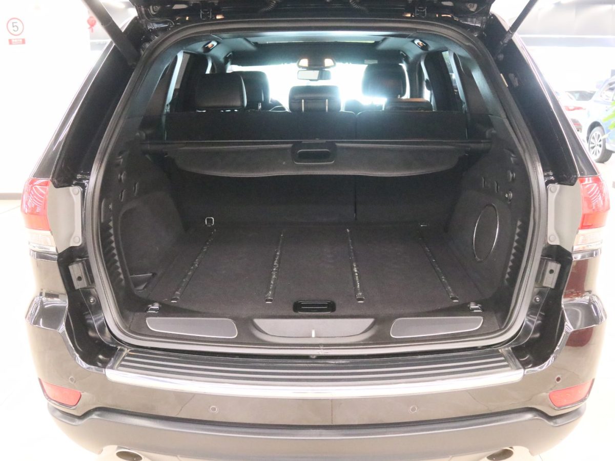 Jeep 大切諾基  2015款 3.0L 舒享導航版圖片