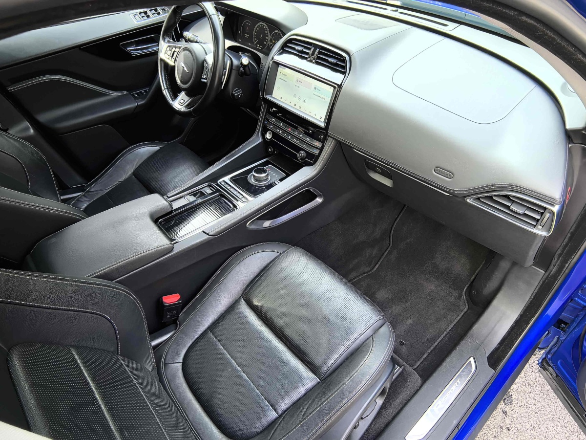 捷豹 F-PACE  2018款 改款 2.0T 四驅(qū)R-Sport運(yùn)動(dòng)版圖片