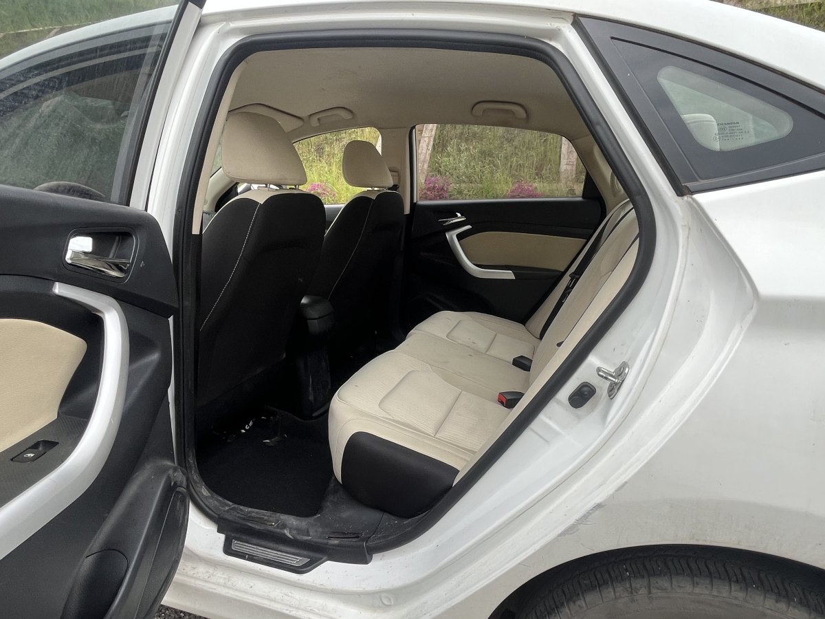 長(zhǎng)安 悅翔V7  2016款 1.6L 手動(dòng)樂(lè)動(dòng)型 國(guó)V圖片