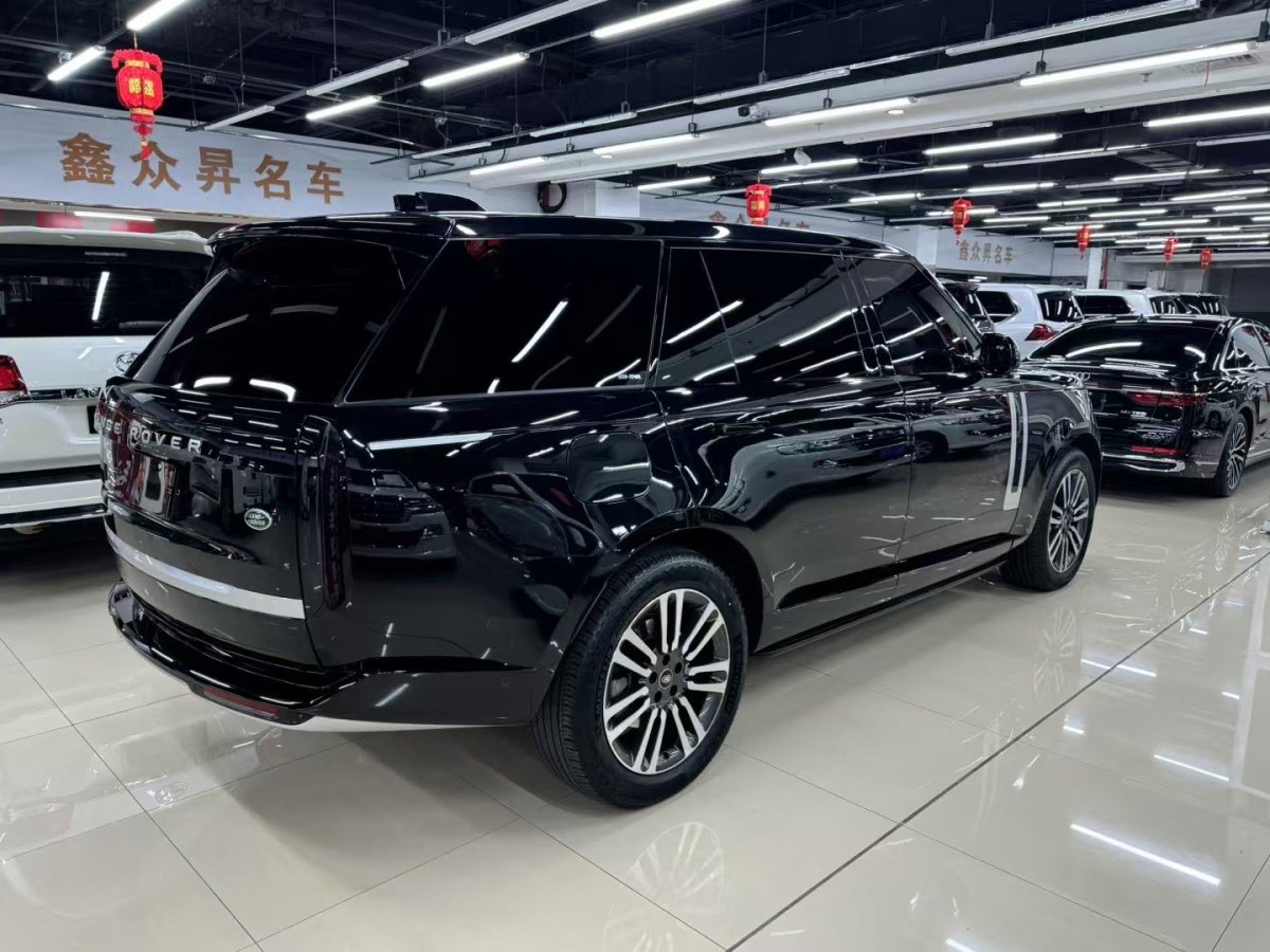 路虎 攬勝  2023款 3.0 L6 400PS 創(chuàng)世加長版圖片