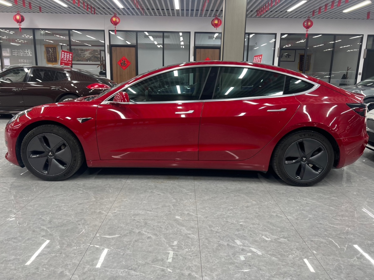 特斯拉 Model 3  2020款 改款 標(biāo)準(zhǔn)續(xù)航后驅(qū)升級版圖片