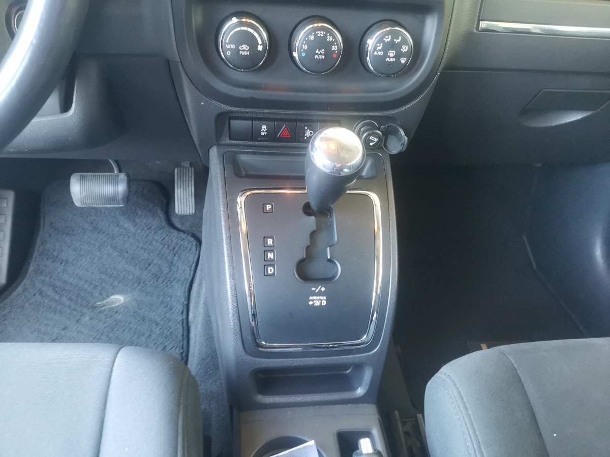 Jeep 指南者  2012款 2.4L 四驅(qū)運動版圖片