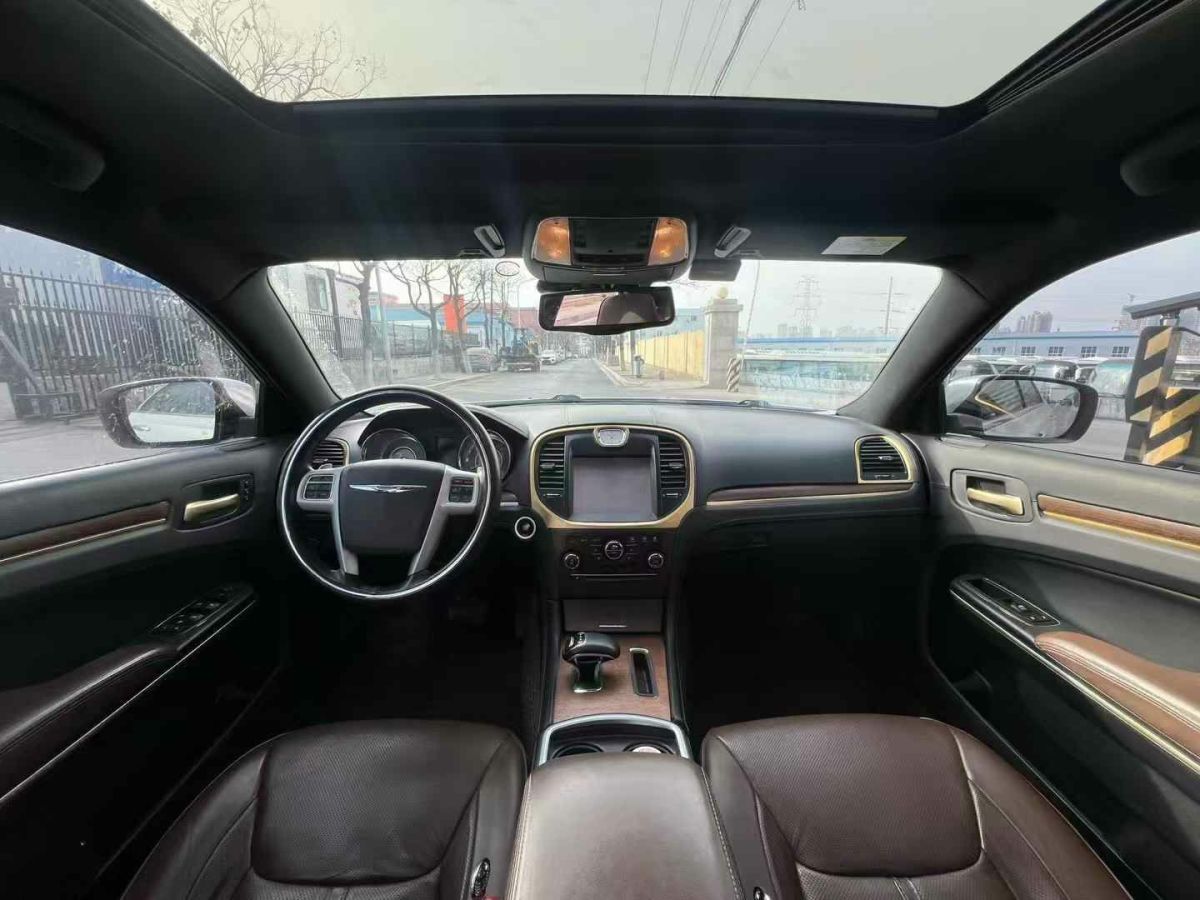 克萊斯勒 300C 圖片