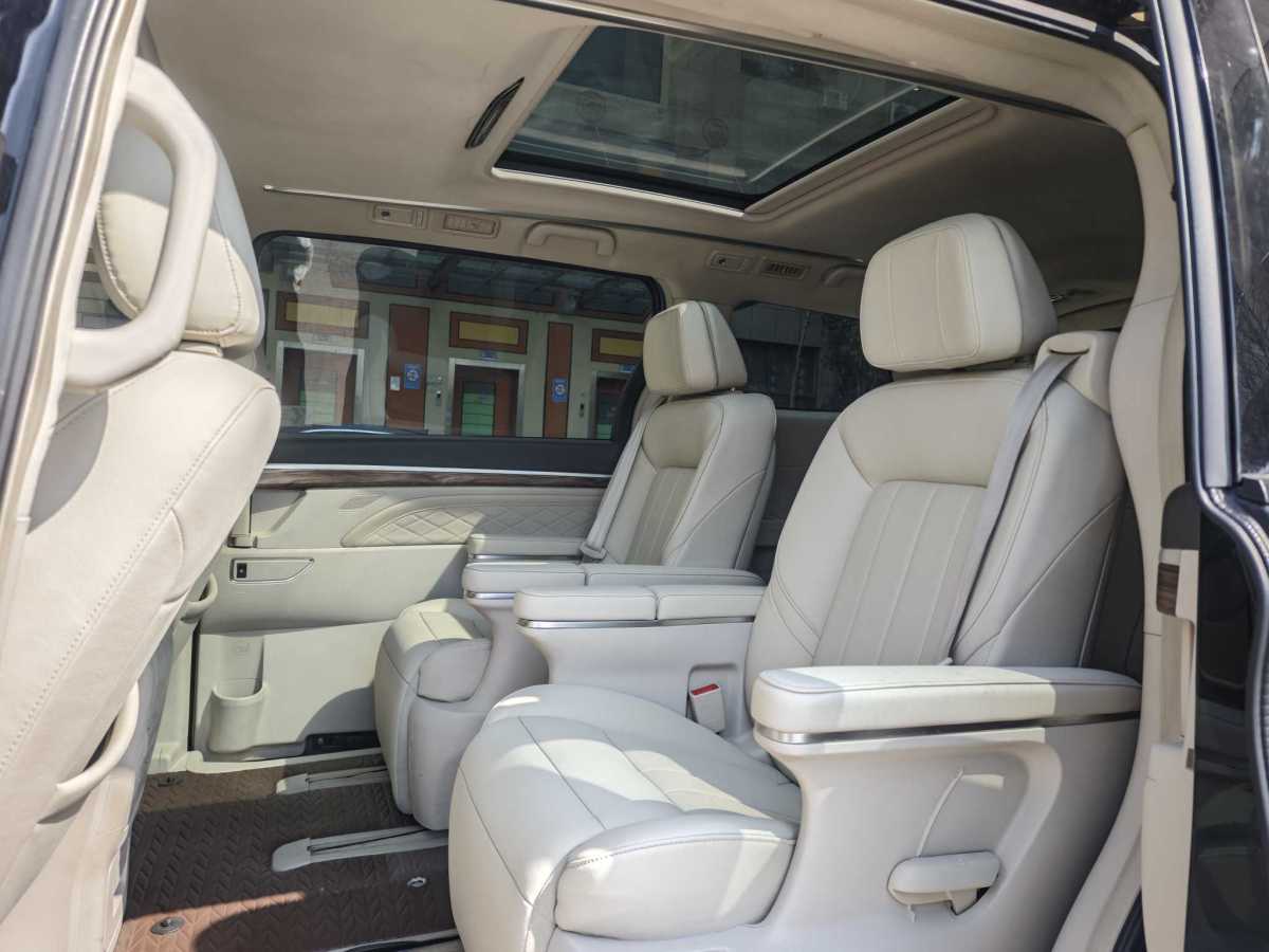 廣汽傳祺 M8  2018款 320T 尊貴版圖片