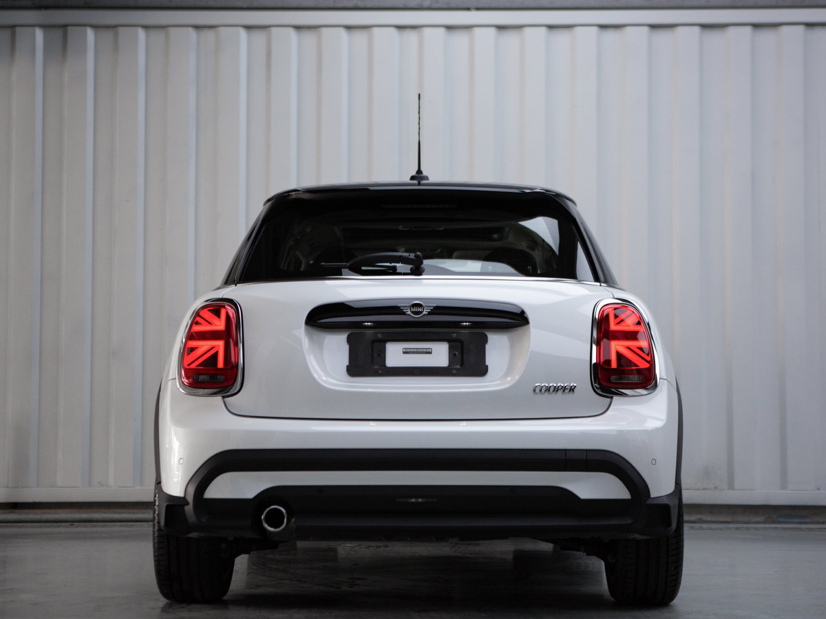 MINI MINI  2023款 1.5T COOPER 藝術(shù)家 五門版圖片