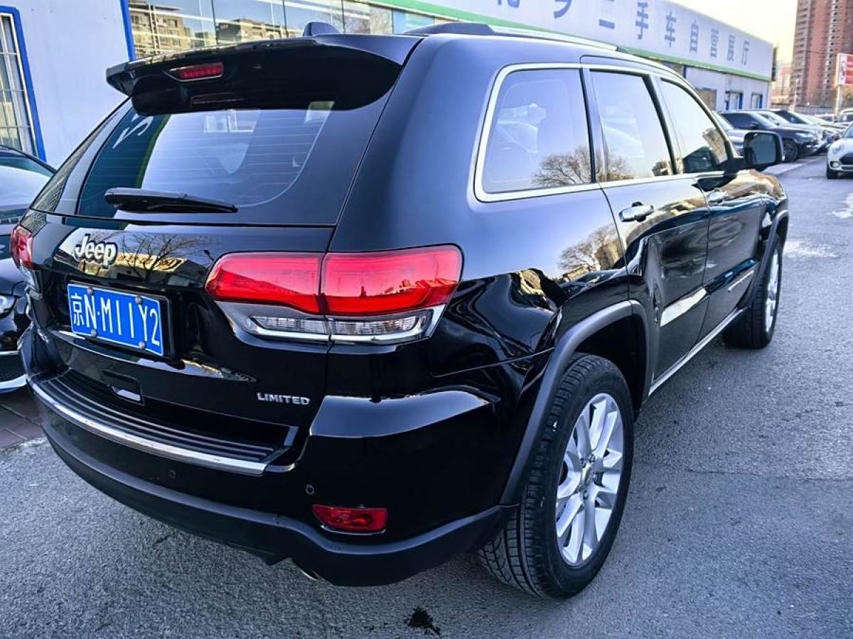 Jeep 大切諾基  2017款 3.0L 舒享導(dǎo)航版圖片