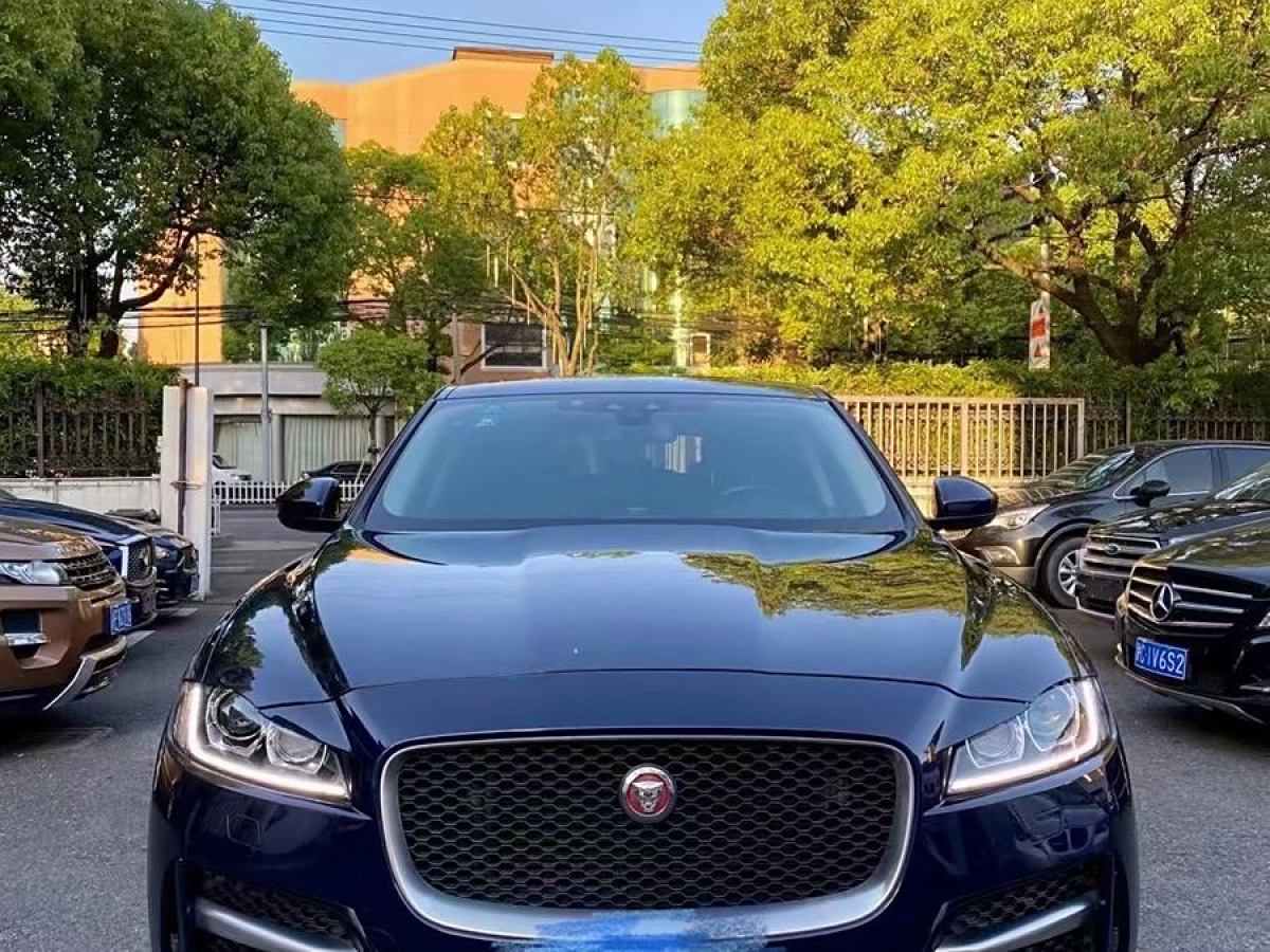 捷豹 F-PACE  2016款 2.0T 兩驅(qū)R-Sport運動版圖片