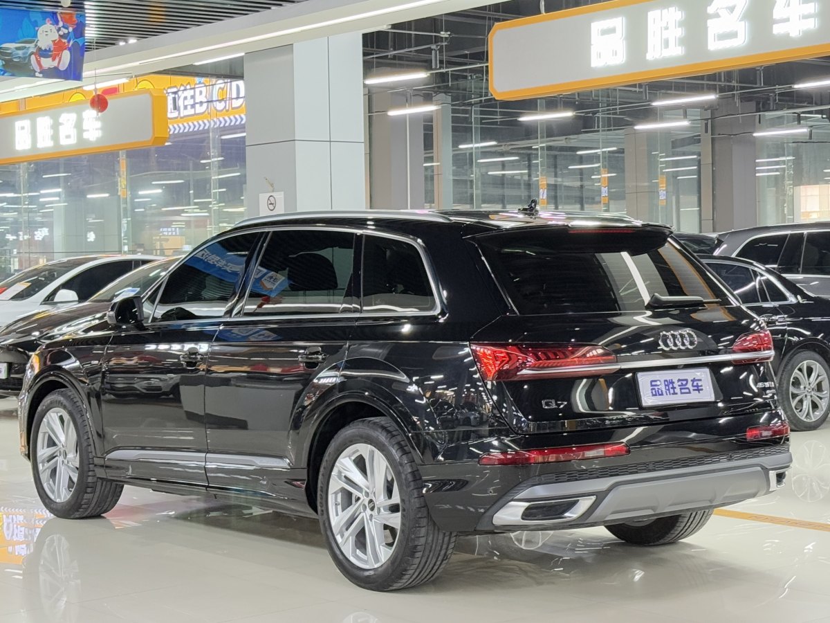 奧迪 奧迪Q7  2023款 45 TFSI quattro S line運(yùn)動(dòng)型圖片