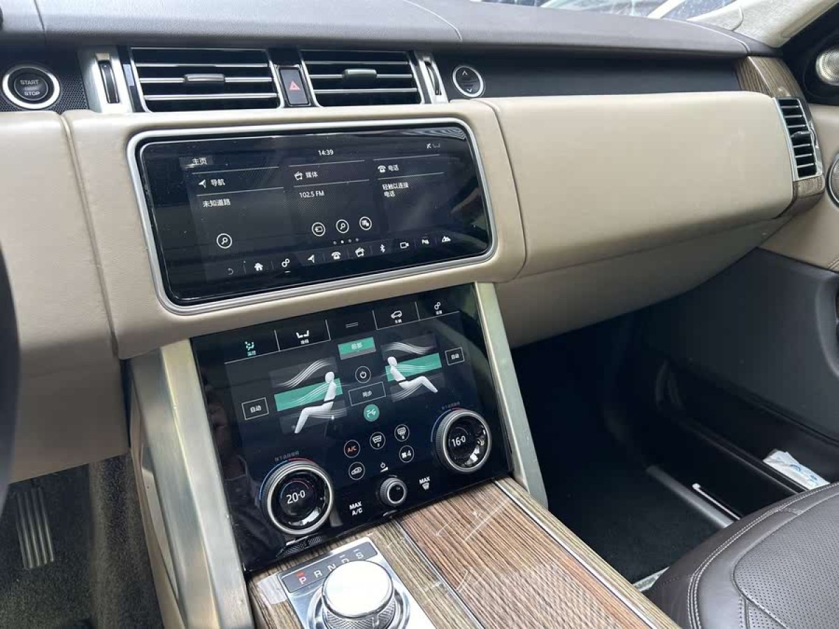 路虎 攬勝  2018款 3.0 V6 SC Vogue SE 創(chuàng)世加長(zhǎng)版圖片