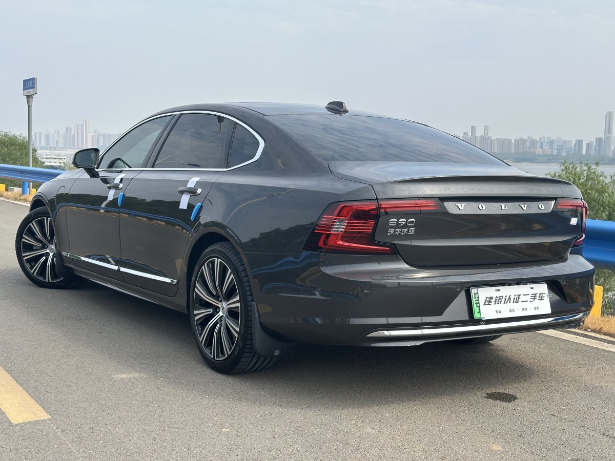 沃爾沃 S90新能源  2024款 T8插電式混合動(dòng)力 四驅(qū)長(zhǎng)續(xù)航智雅豪華版圖片