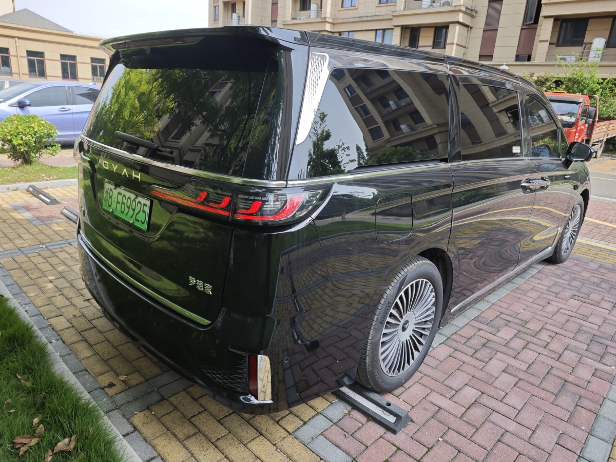 嵐圖 夢(mèng)想家  2025款 PHEV 四驅(qū)旗艦乾??版圖片