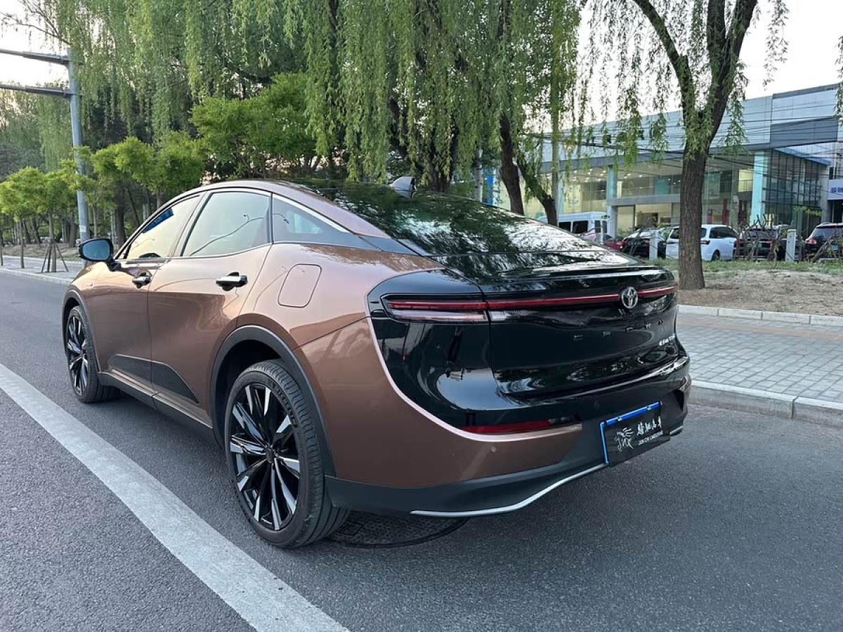 豐田 皇冠SportCross  2023款 2.4T SportCross HEV四驅(qū)至尊版圖片