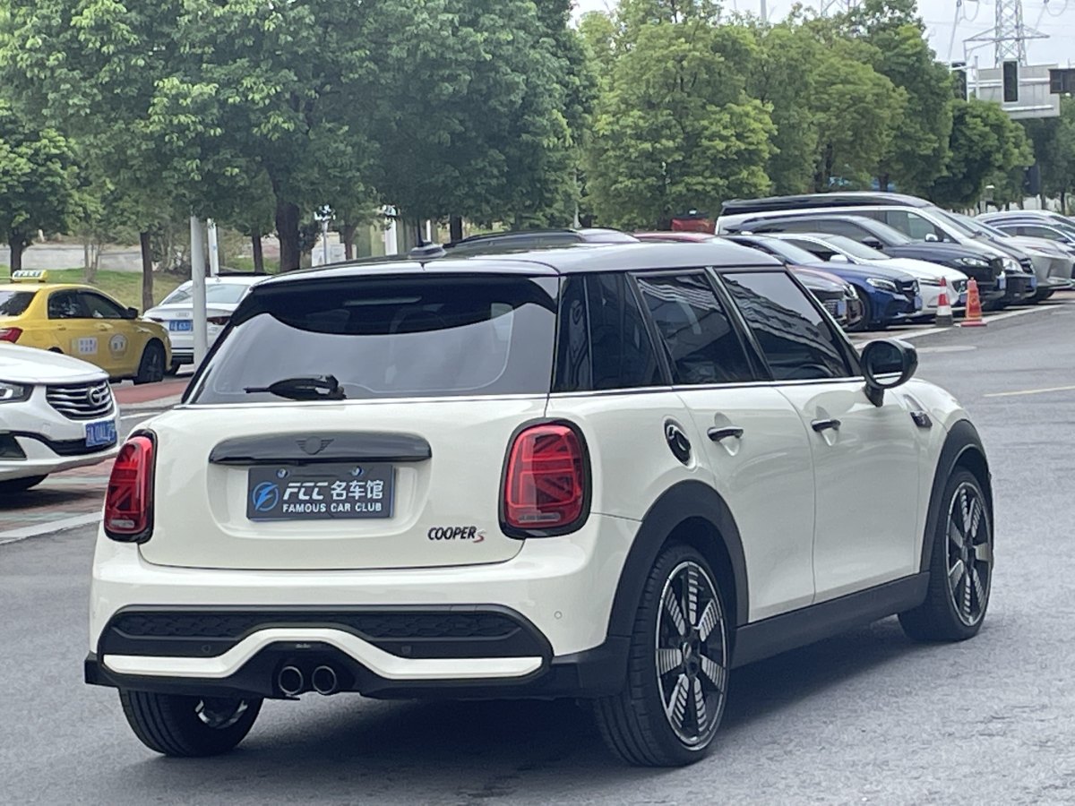 2022年9月MINI MINI  2022款 改款 2.0T COOPER S 藝術(shù)家 五門版