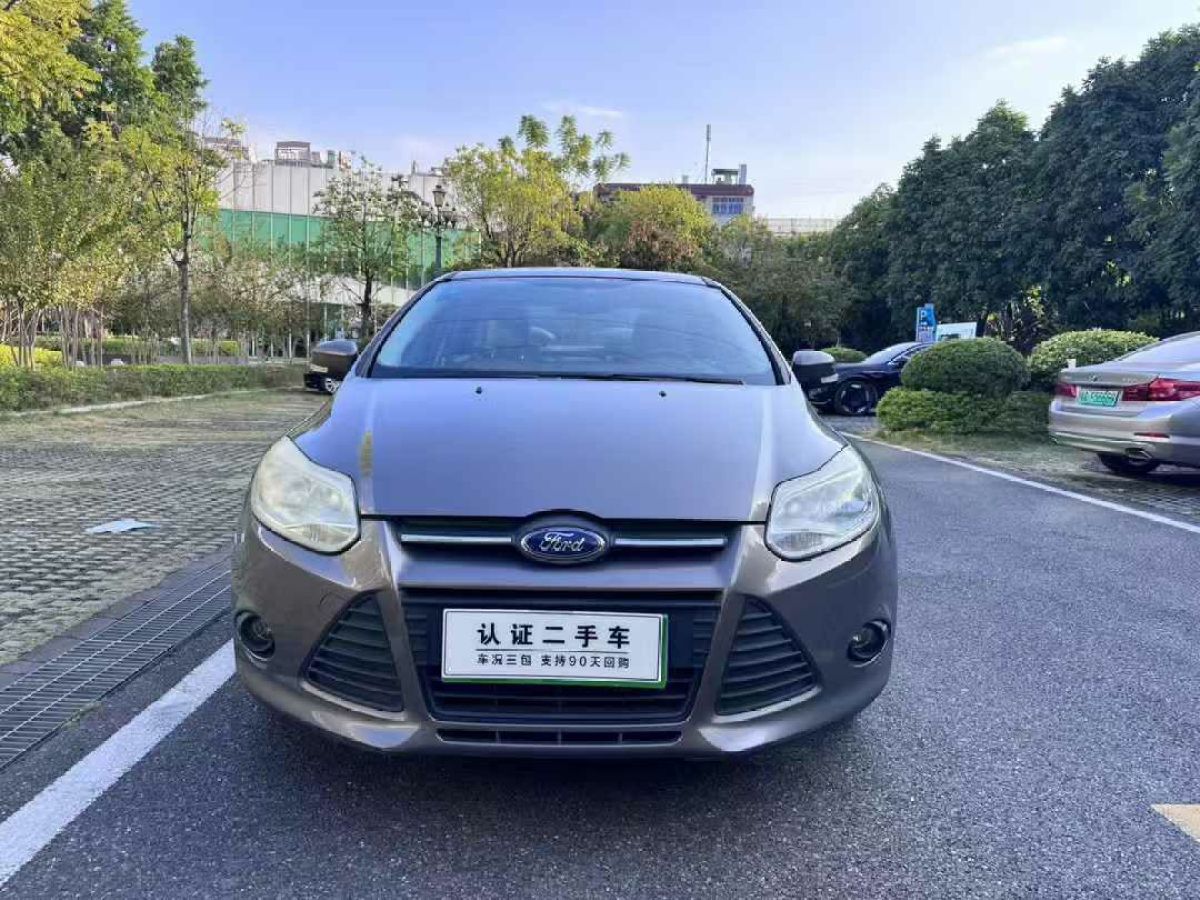 福特 ?？怂? 2014款 兩廂經(jīng)典 1.8L 自動(dòng)酷白典藏版圖片