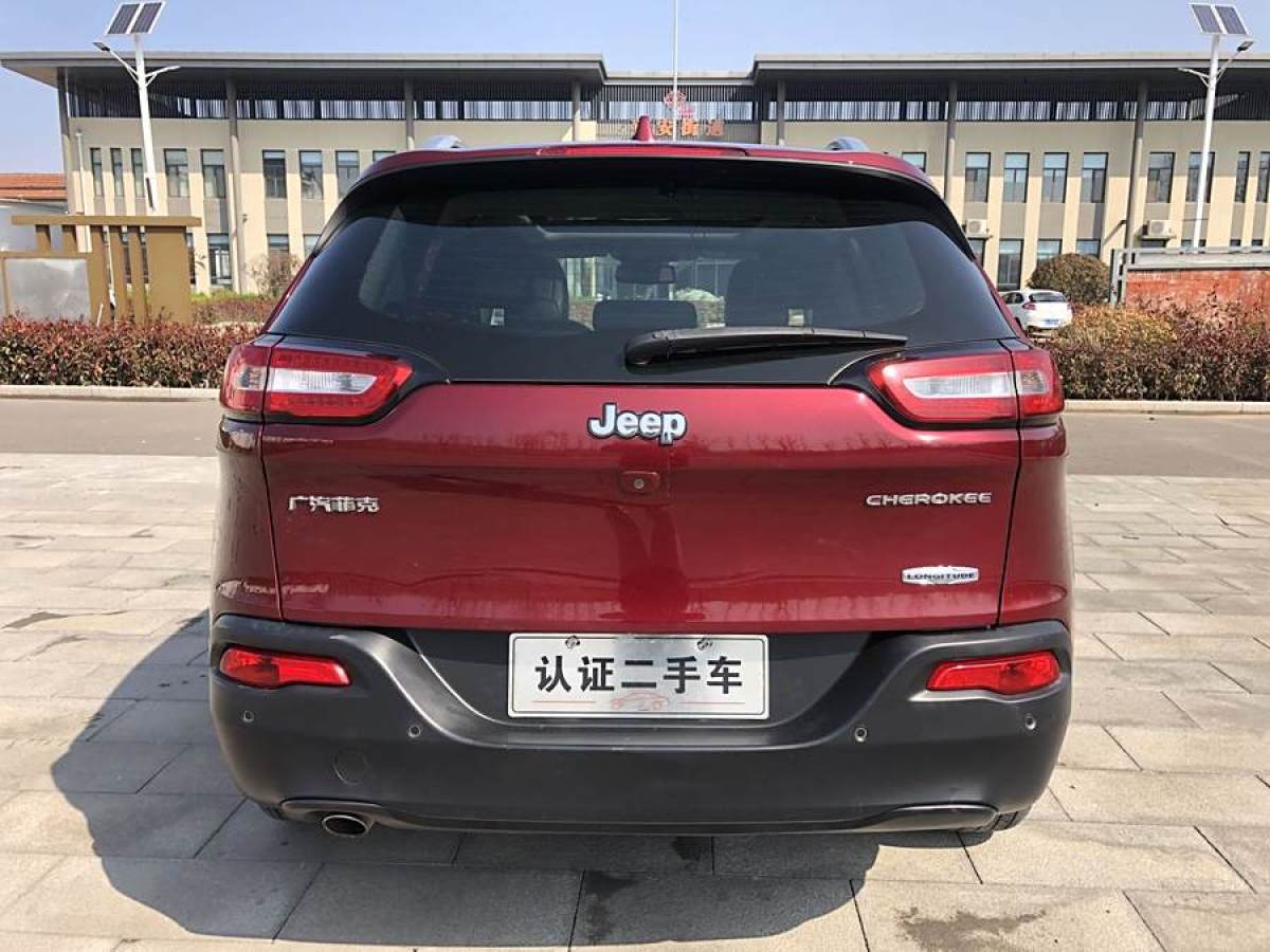 Jeep 自由光  2016款 2.0L 優(yōu)越版圖片