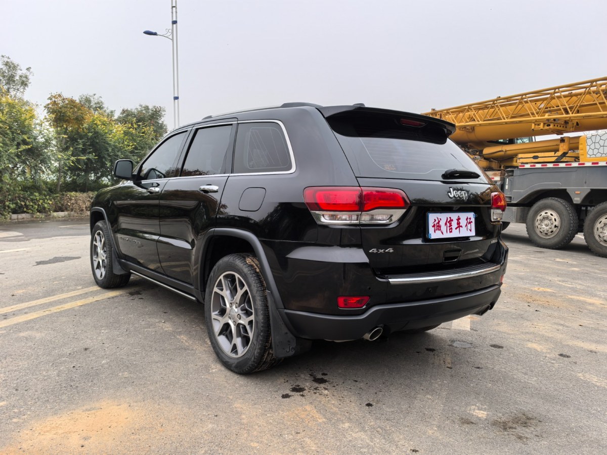 Jeep 大切諾基  2020款 3.0L 精英導(dǎo)航版圖片