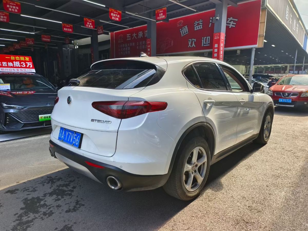 阿爾法·羅密歐 Stelvio  2017款 2.0T 200HP 豪華版圖片