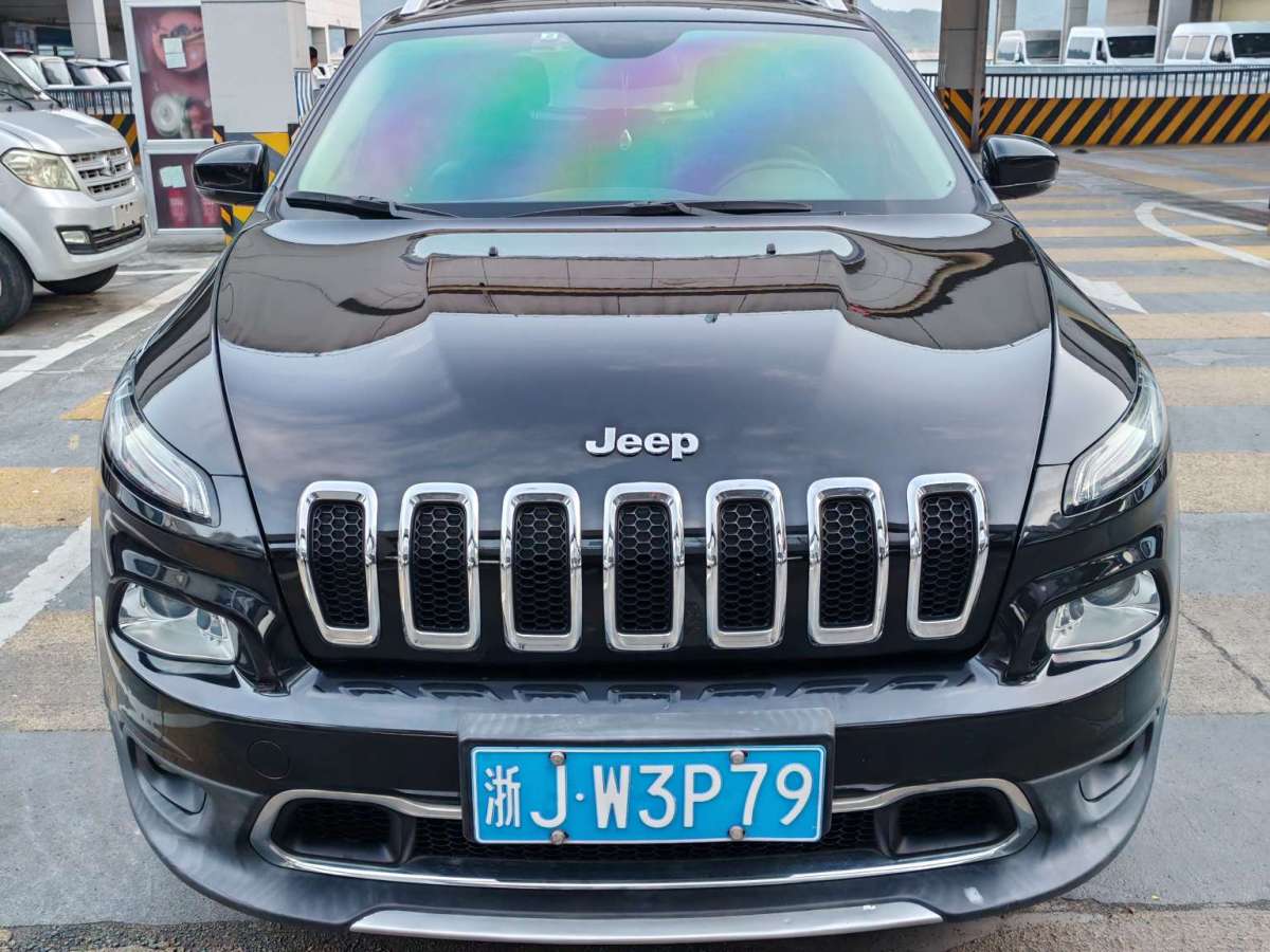 2017年10月Jeep 自由光  2017款 2.4L 領(lǐng)先版