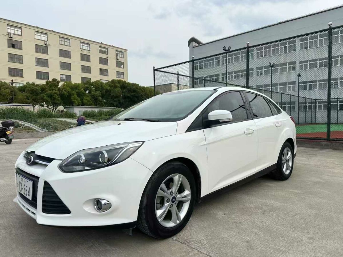 福特 ?？怂? 2014款 兩廂經(jīng)典 1.8L 自動酷白典藏版圖片