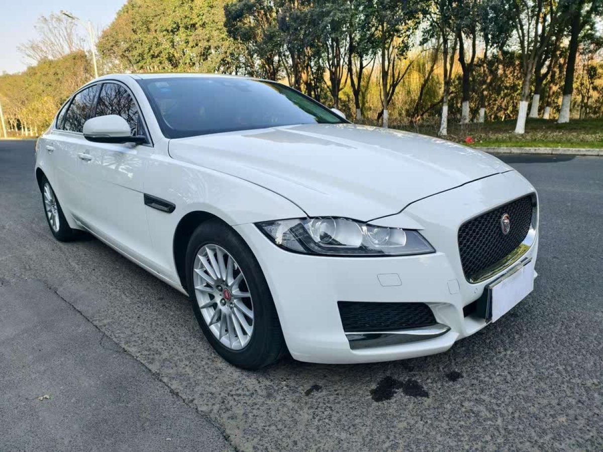 捷豹 XF  2016款 XF 2.0T 兩驅(qū)風華版圖片