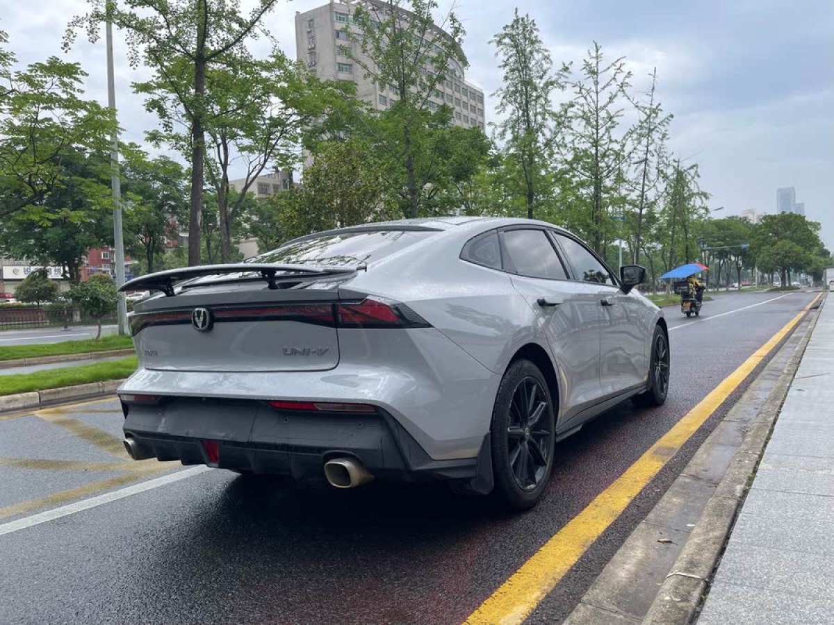 長安 長安UNI-V  2022款 1.5T 尊貴型圖片