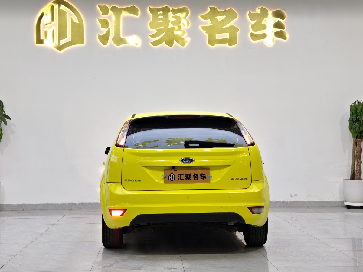 福特 ?？怂? 2011款 兩廂 1.8L 自動(dòng)時(shí)尚型圖片