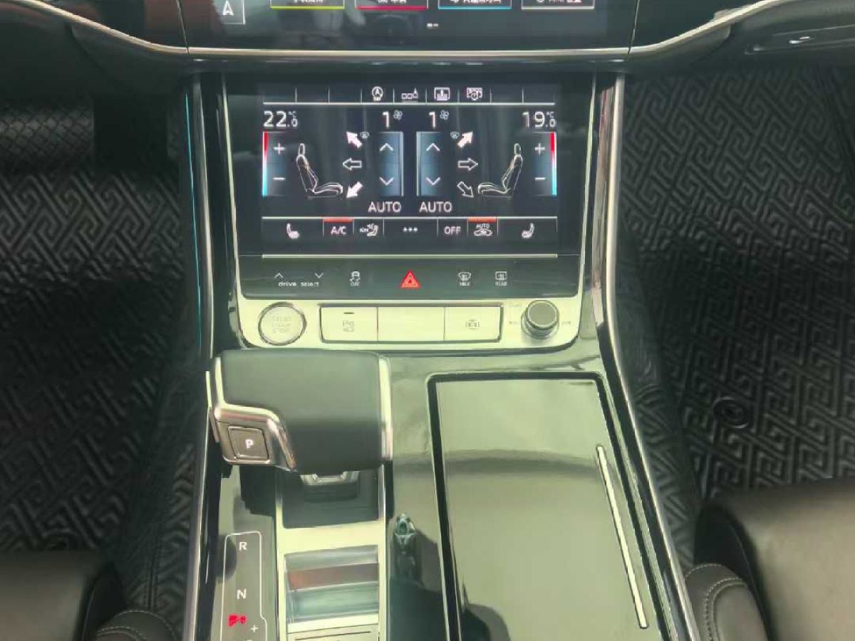 奧迪 奧迪S8  2020款 S8L 4.0TFSI quattro圖片