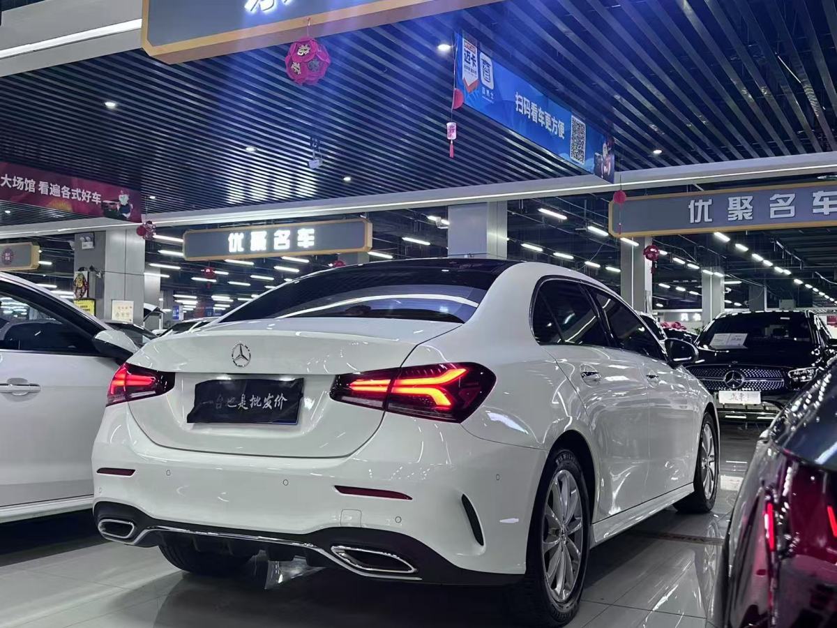 奔馳 奔馳A級(jí)  2019款  改款 A 200 L 運(yùn)動(dòng)轎車圖片