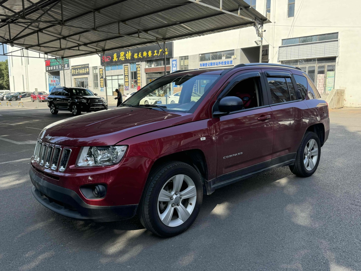 Jeep 指南者  2012款 2.4L 四驅(qū)運動版圖片