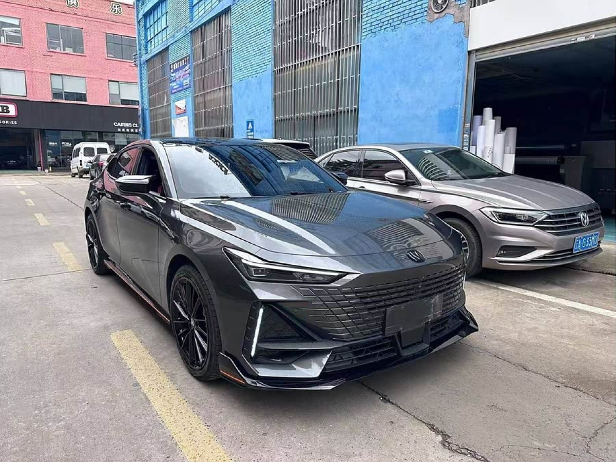 長(zhǎng)安 長(zhǎng)安UNI-V  2022款 1.5T 運(yùn)動(dòng)版圖片