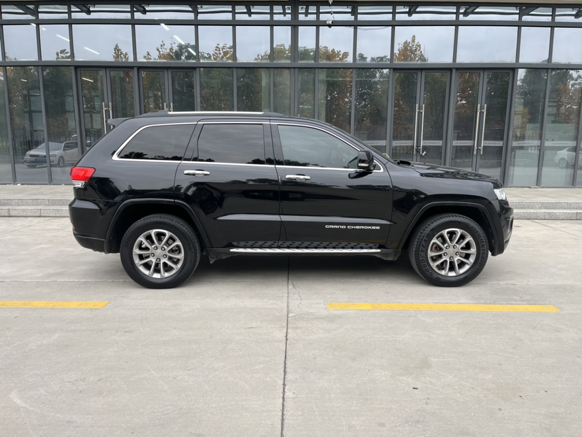 Jeep 大切諾基  2015款 3.0TD 柴油 精英導(dǎo)航版圖片