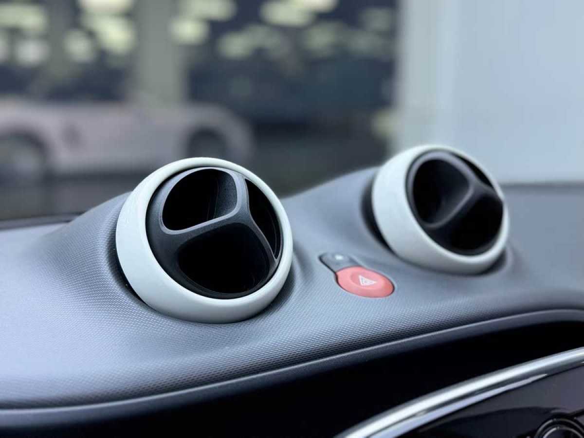 smart forfour  2016款 1.0L 52千瓦靈動(dòng)版圖片