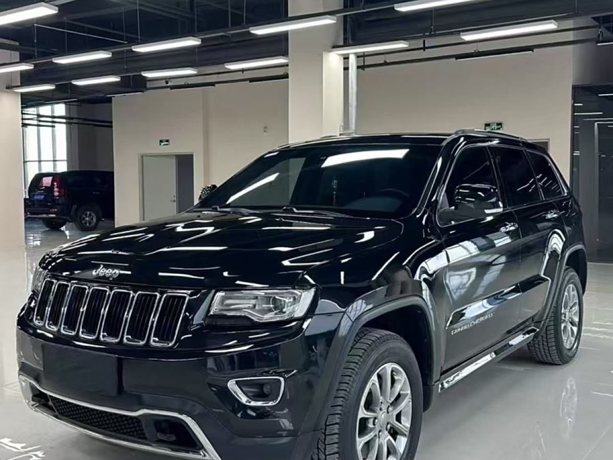 Jeep 大切諾基  2016款 3.0L 精英導(dǎo)航版圖片