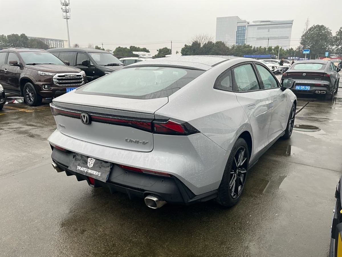 長(zhǎng)安 長(zhǎng)安UNI-V  2023款 1.5T 尊貴型圖片