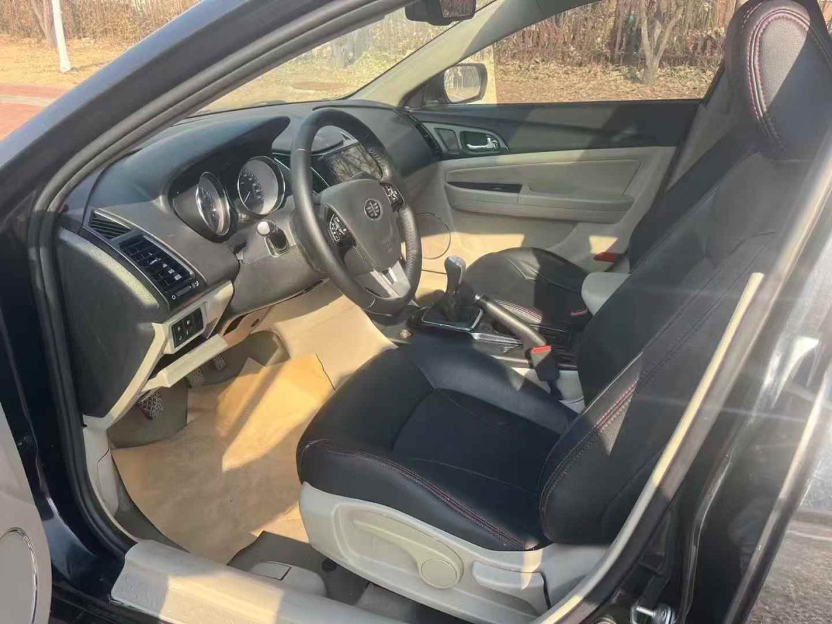 奔騰 B90  2015款 1.8T 自動尊貴型圖片