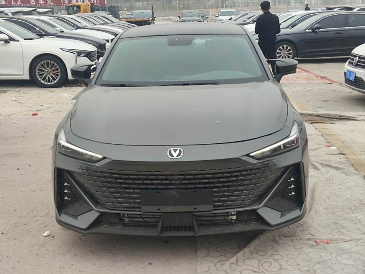 長(zhǎng)安 長(zhǎng)安UNI-V  2022款 1.5T 尊貴型圖片