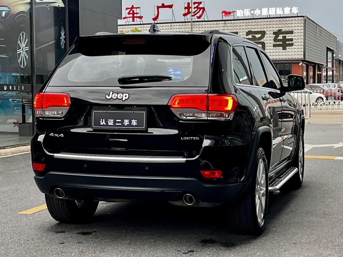 2018年9月Jeep 大切諾基  2017款 3.6L 精英導(dǎo)航版