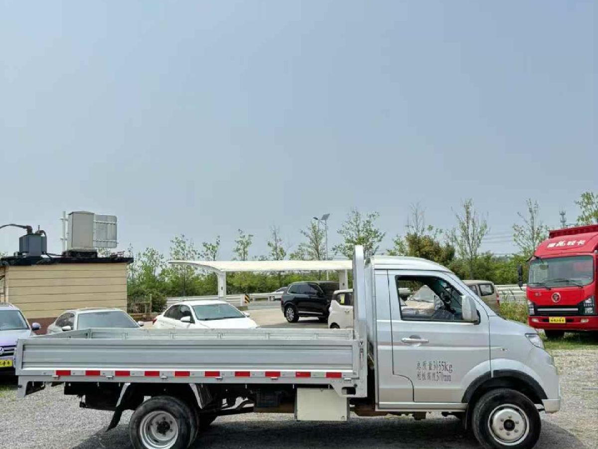 金杯 T30  2022款 1.5L 國(guó)VI豪華型SWC15M圖片