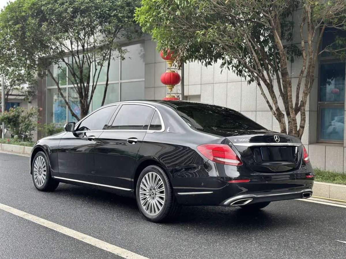 奔馳 奔馳E級  2020款 改款 E 300 L 時尚型圖片