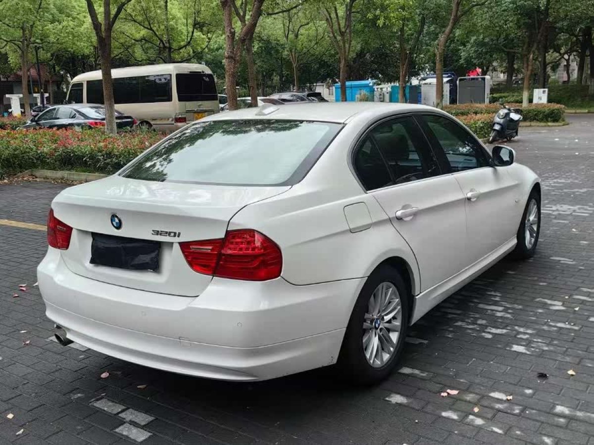 寶馬 寶馬3系  2011款 320i 時(shí)尚型圖片