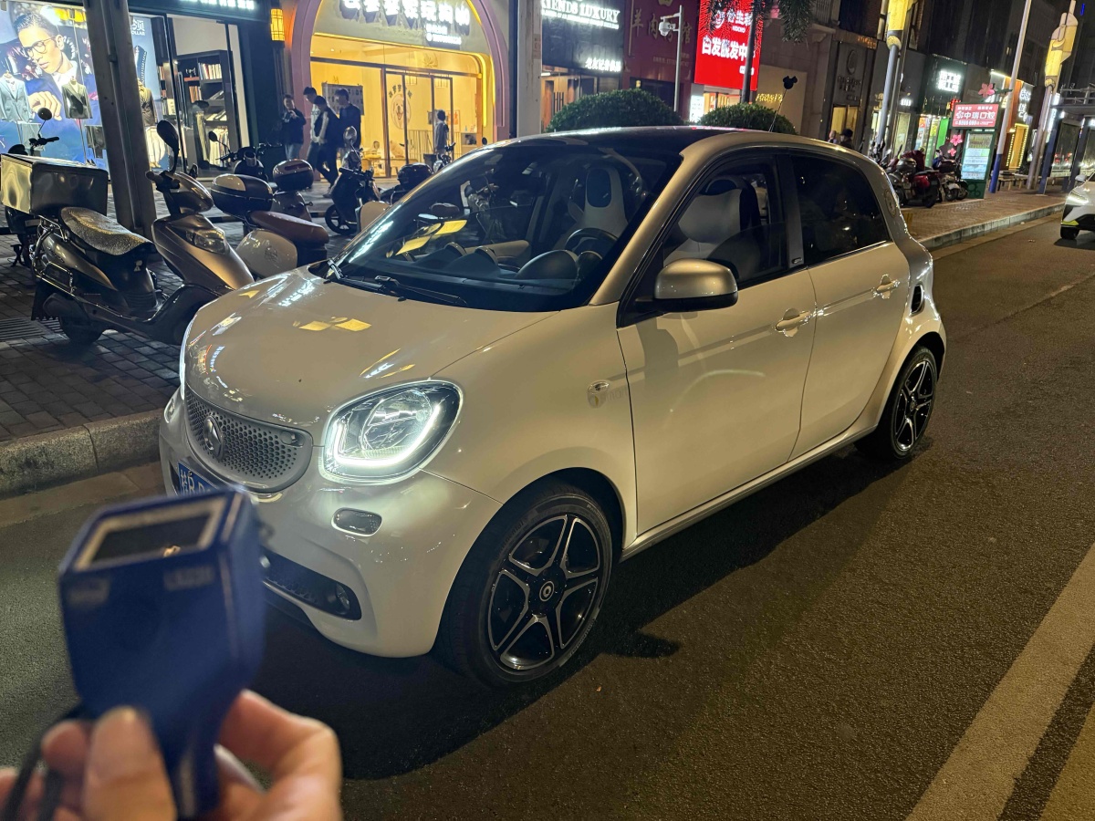 smart forfour  2016款 0.9T 66千瓦極致版圖片