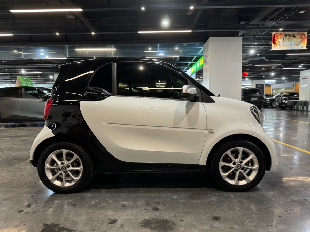 2015年12月smart fortwo  2015款 1.0L 52千瓦硬頂靈動版