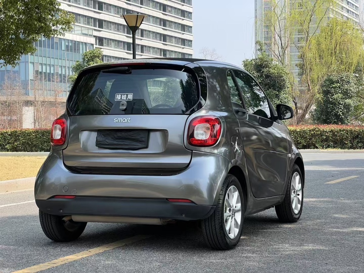 2017年3月smart fortwo  2015款 1.0L 52千瓦硬頂靈動(dòng)版