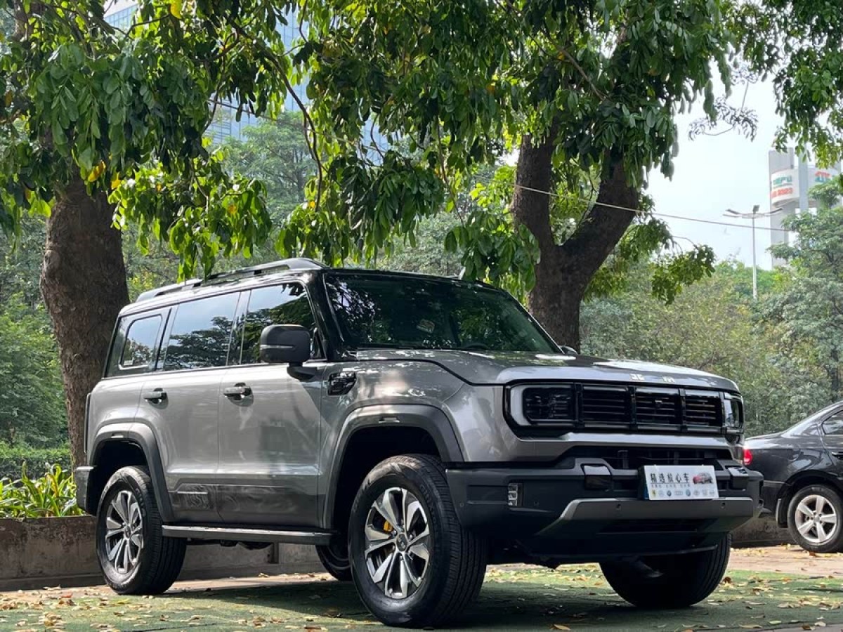 北京 BJ40  2024款 2.0T 城市獵人版 至尊型圖片
