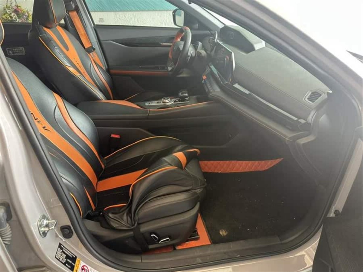 長安 長安UNI-V  2022款 1.5T 尊貴型圖片